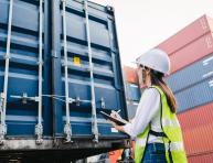 Comment la douane est devenue un acteur clé de la lutte anti-contrefaçon : mode d’emploi pour les entreprises