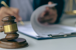 ジバンシィ（Givenchy）の象徴的な「4G」ロゴ（4つのGからなる同社のロゴ）の保護における重要な勝利